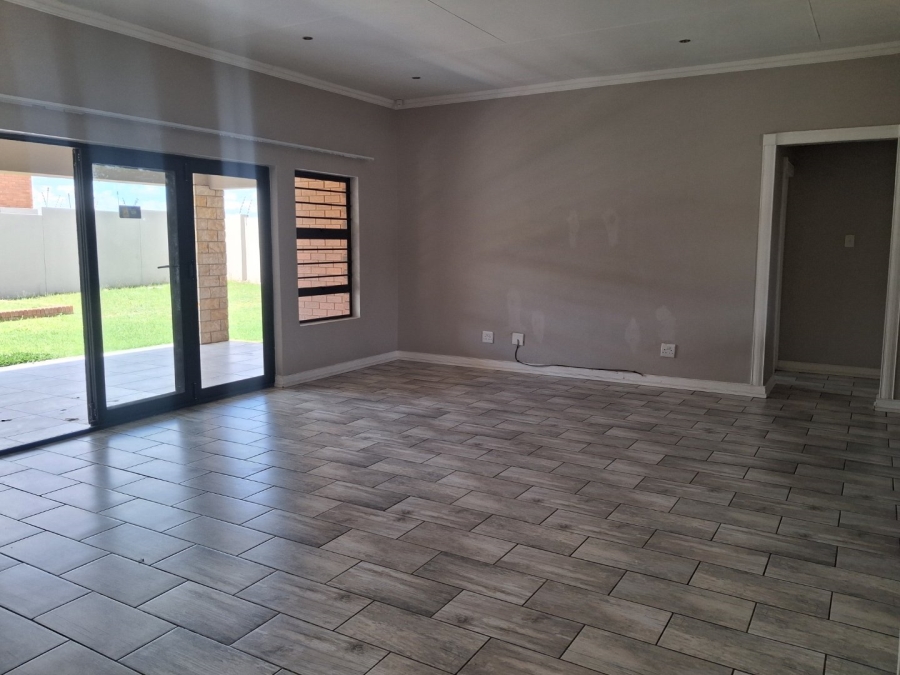 To Let 3 Bedroom Property for Rent in Hillside Free State